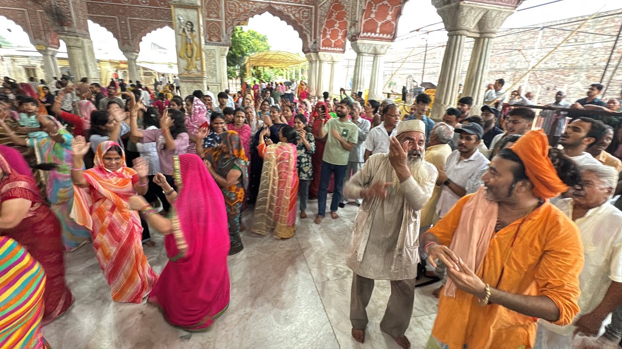 Govind Dev Ji का ये भजन सुनकर राधा रानी की भक्ति में खो जाएंगे ❤️✨