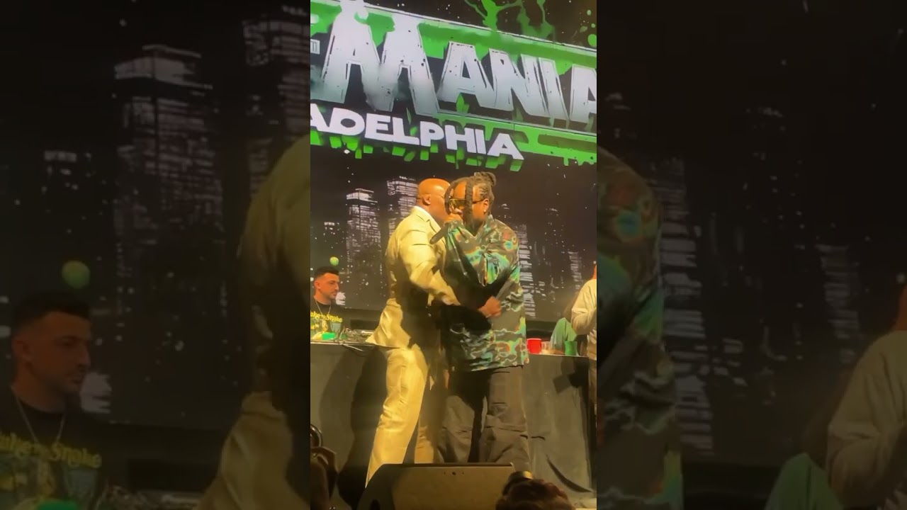 Wale arrives at Walemania. 