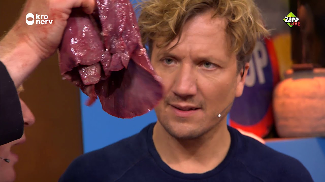 PIERRE HAKT VINGER AF MET MAKEN VAN WORST! - PIERRE HAKT VINGER AF MET MAKEN VAN WORST!