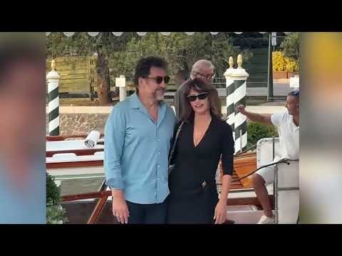 Video Venezia 83, Penélope Cruz e Javier Bardem sbarcano al Lido: arrivata la coppia più attesa