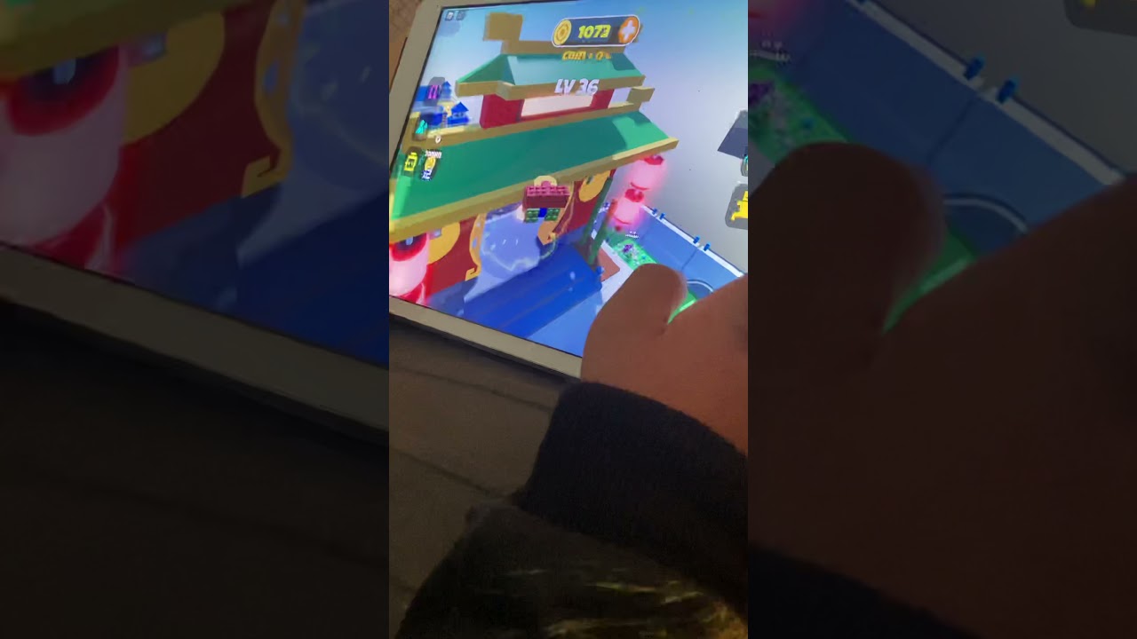 Playing Transforming toy simulator in Roblox 