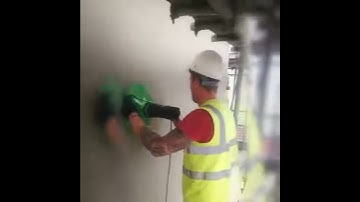 Powell Plastering & Rendering | Using our Refina EPG400 Power Float on Parex Monorex Render