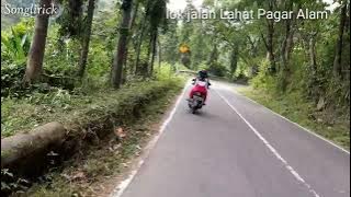 VANNY VABIOLA DISINI DI BATAS KOTA INI lirik