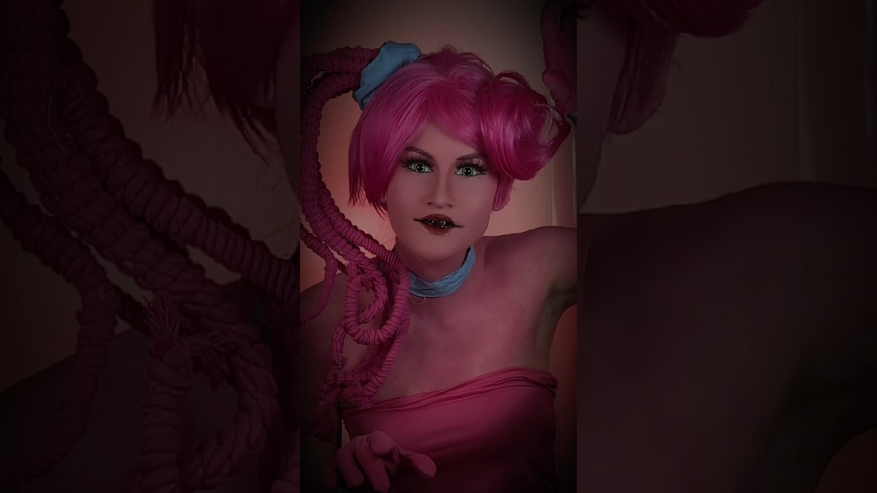 Mommy controls Poppy and Kissy Missy 👀 #cosplay #poppyplaytime