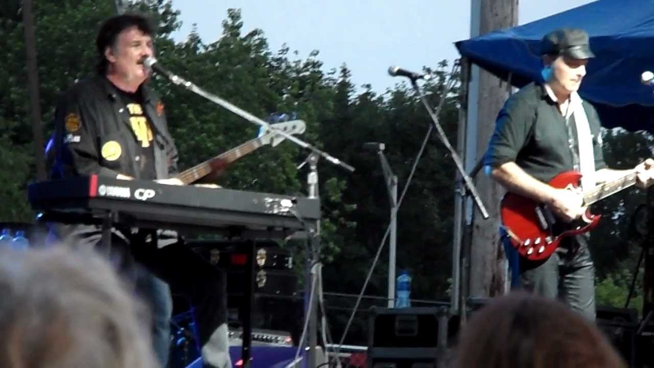 Burton Cummings Stand Tall (Live, 7412) YouTube