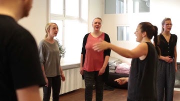 Circle Song: "Stimmbolah ee ay" - 100% improvised