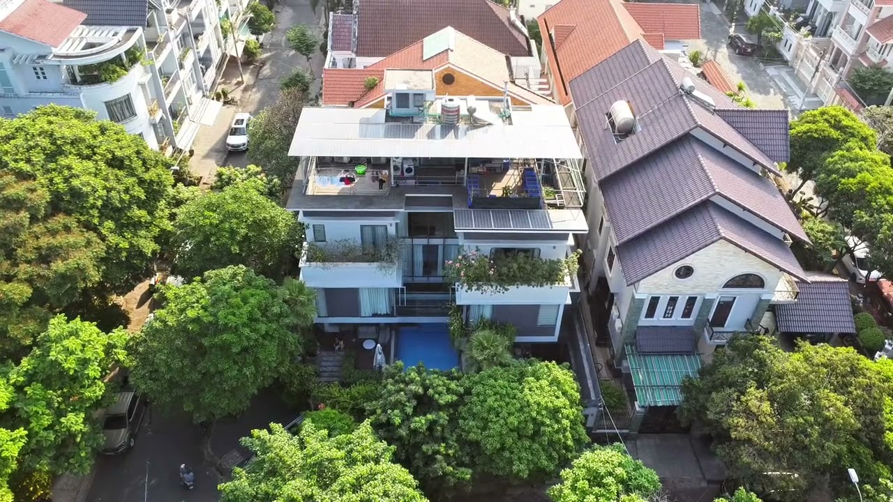 Вилла «Ракета» в районе Биньтан, два фасада, бассейн, рядом с парком.