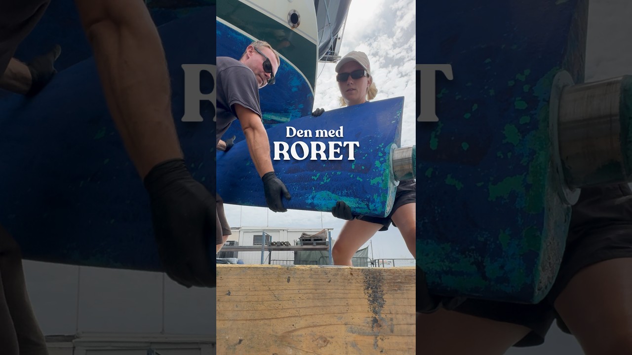 ⁣Ratslør, revner, huller og vand i roret - Se hvordan vi fikser det! 🛠️ #circumnavigation