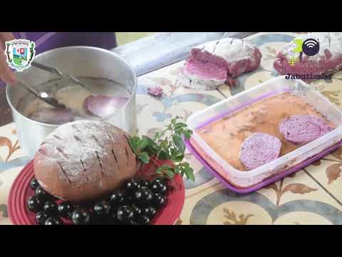 Rabanada com geleia de jabuticaba