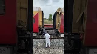 Railway coupling the Dangerous jobs.#shorts Railway coupling the Dangerous jobs.#shorts