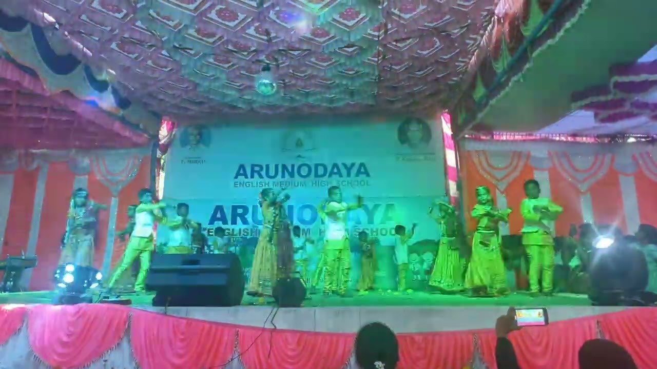 2nd class childrens dance performance to chaiya chaiya song