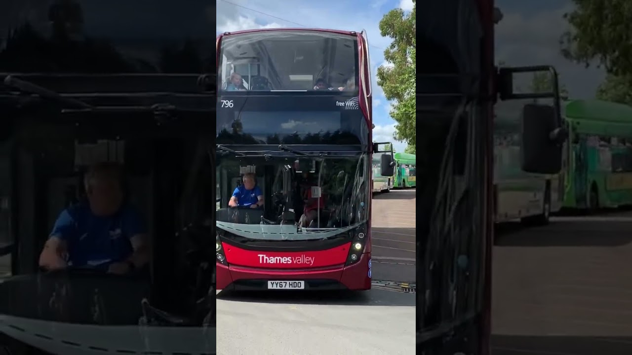 Thames valley 796 leaving GKS Depot