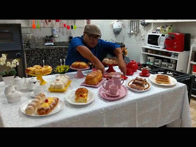 CRIADOR DO PÃO DE CHURROS REVELA RECEITA E SEGREDOS DE PÃES DOCES