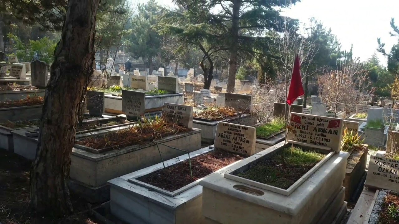 ÜNLÜLERİN MEZARLARI I KARŞIYAKA MEZARLIĞI