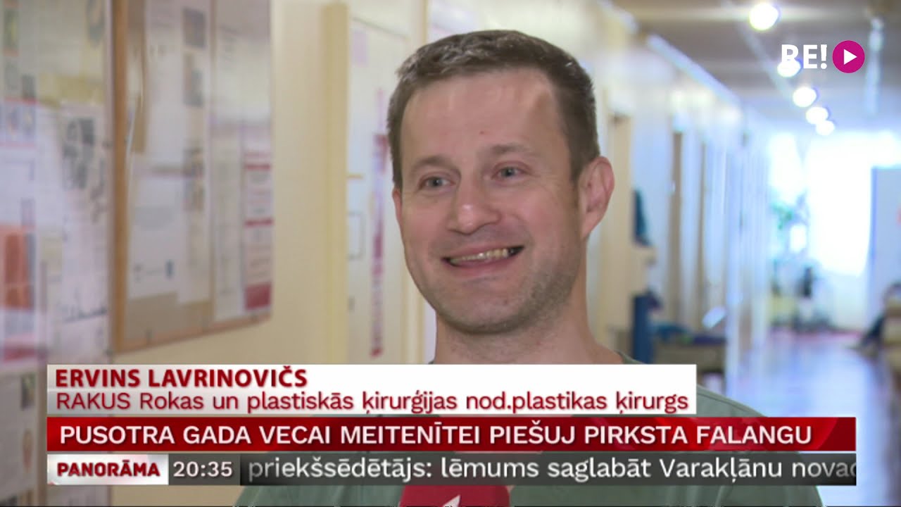 Pusotra gada vecai meitenītei piešuj pirksta falangu