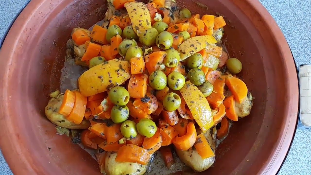 طاجين مغربي بالدجاج و الجزر