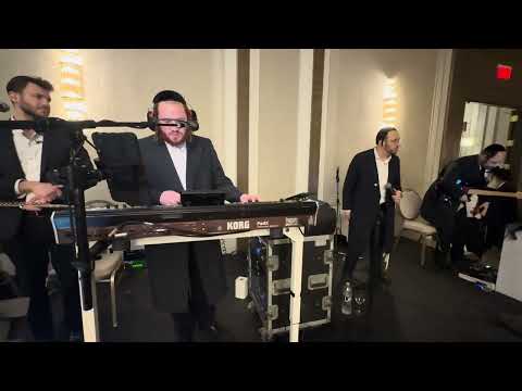 Avrumi Berko on the keys & Lipa Schmeltzer