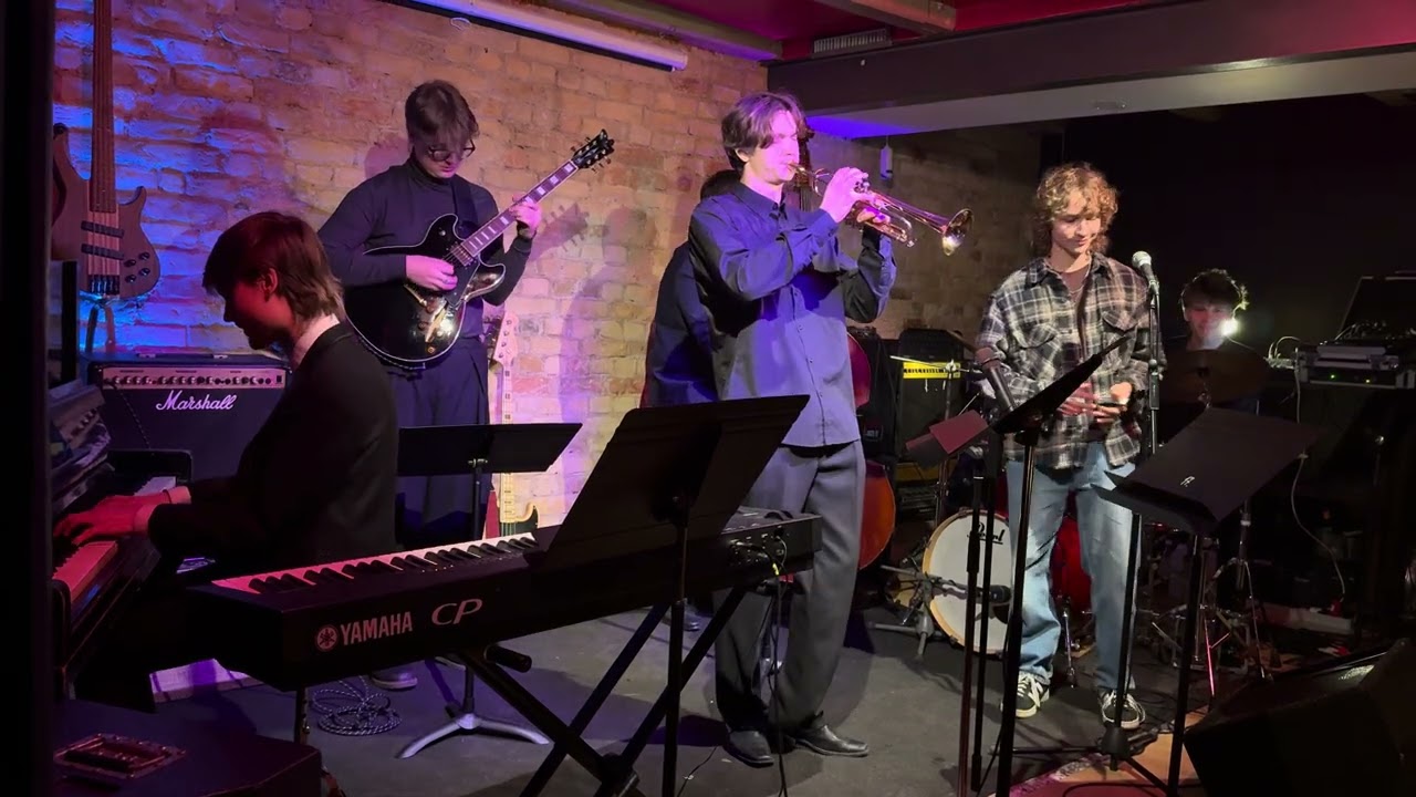 Improvizācijas tēma: Now’s The Time   (Live Performance)