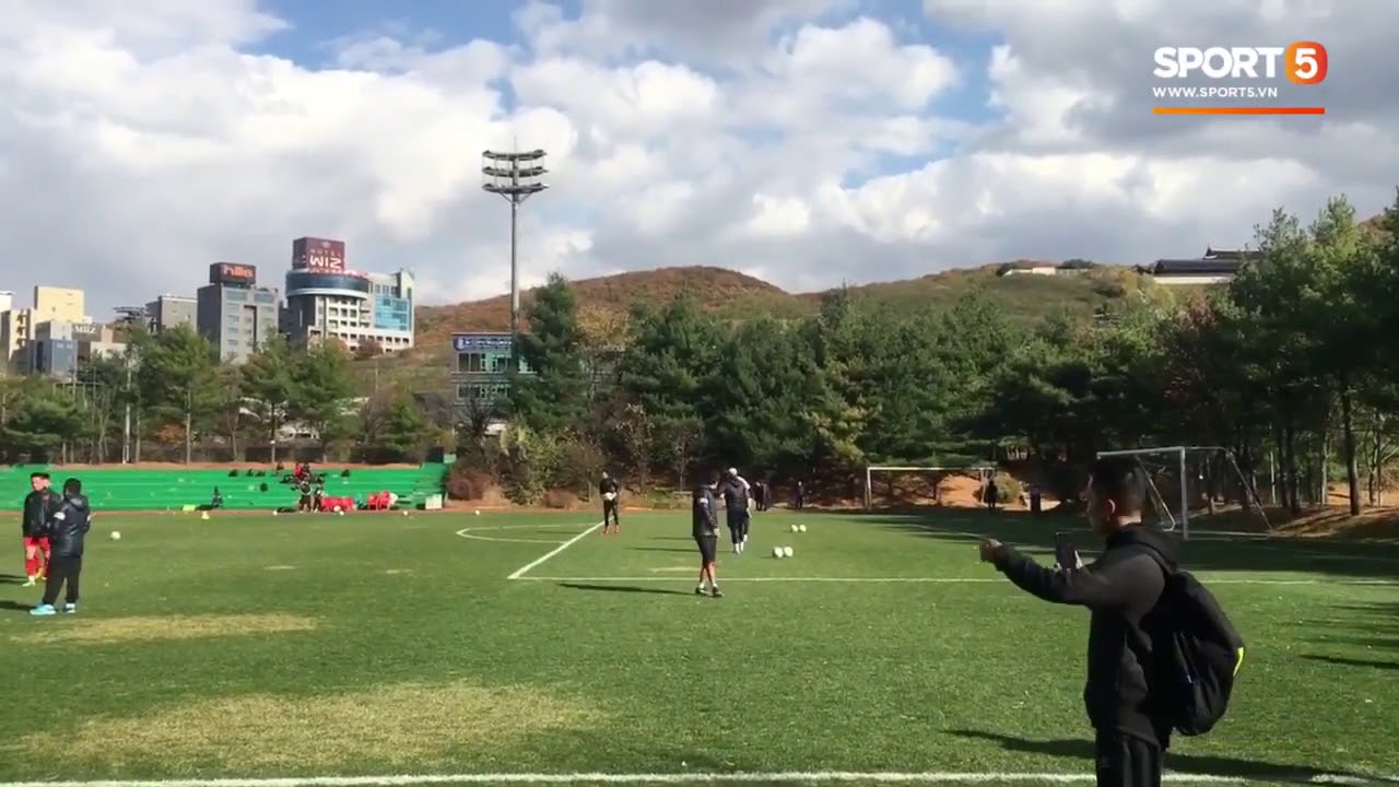 Trực tiếp Tuyển Việt Nam khởi động trước trận vs Seoul E-Land FC