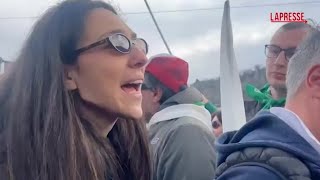 Umberto Bossi, Francesca Verdini defends Salvini as a protester: 'You're at a funeral,...