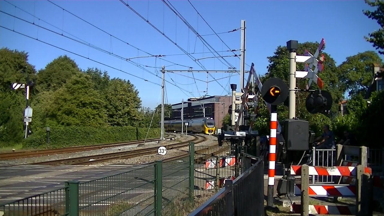 Spoorwegovergang Hoorn // Dutch railroad crossing