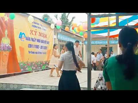 Video Lớp 4a múa VIỆT NAM ƠI!ĐÁNH BAY COVID của Trường Tiểu... - YouTube