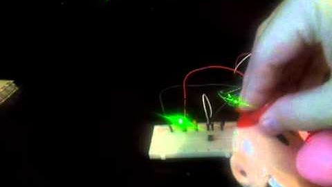 Semáforo interativo para carros e pedestres - em Arduino