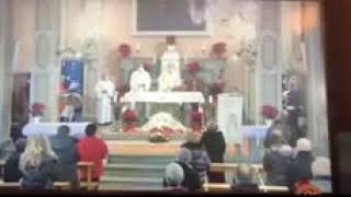 Fiorentina. Don Stefano Ulivi esulta sull'altare e ribattezza i Re Magi