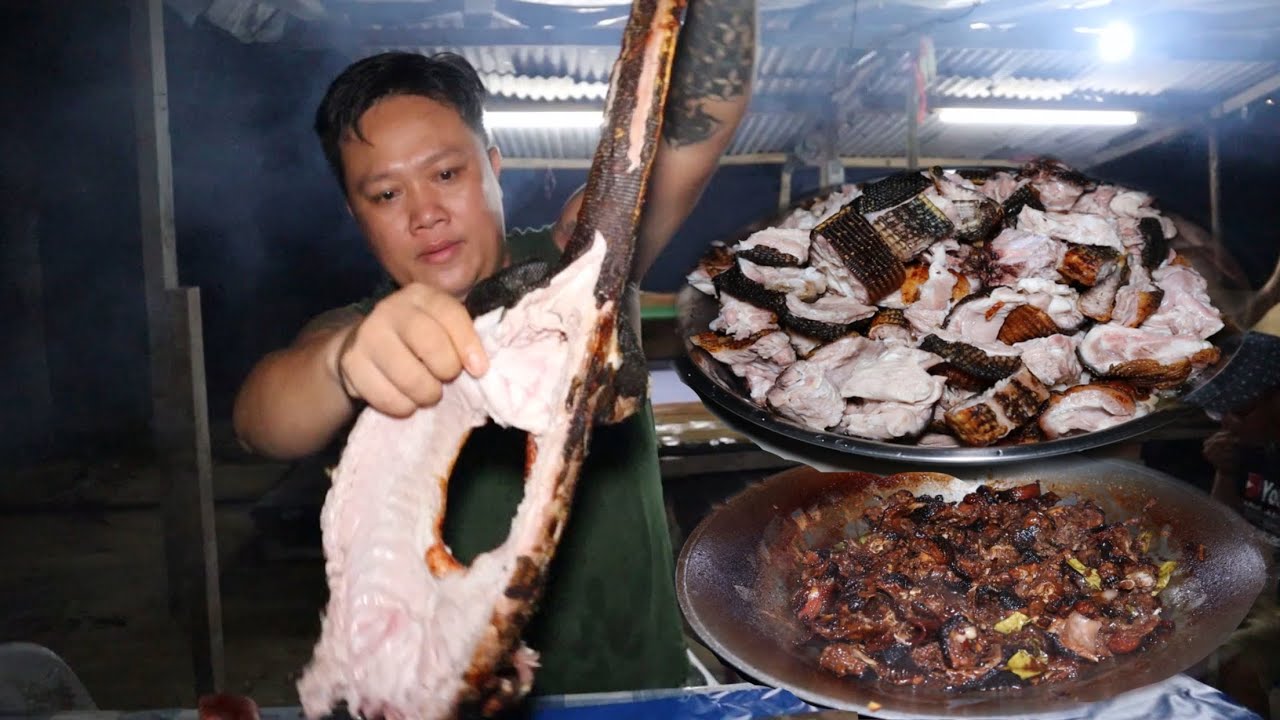 Biawak Hasil Berburu Langsung Di Masak,Makan Besar Bersama Keluarga Dayak.