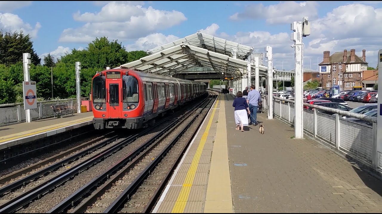 Hillingdon Station, Metropolitan and Piccadilly Line London Underground
