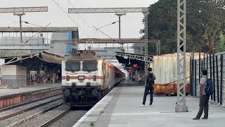 TATA WAP-7 #30700 With 22913 Bandra Terminus - Saharsa junction Humsafar Express #indianrailways