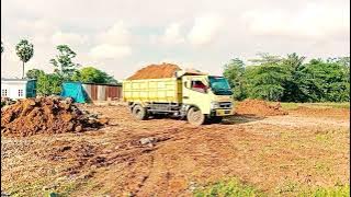 Mobil Dump Truk Oleng Bognkar Muatan