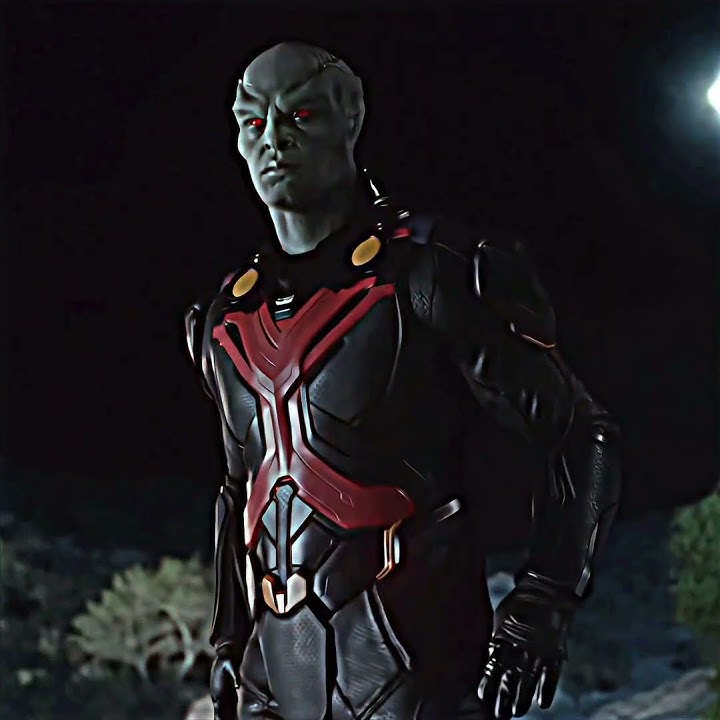 Supergirl defeats a alien monster 🥶 #superman #supergirl #dccomics