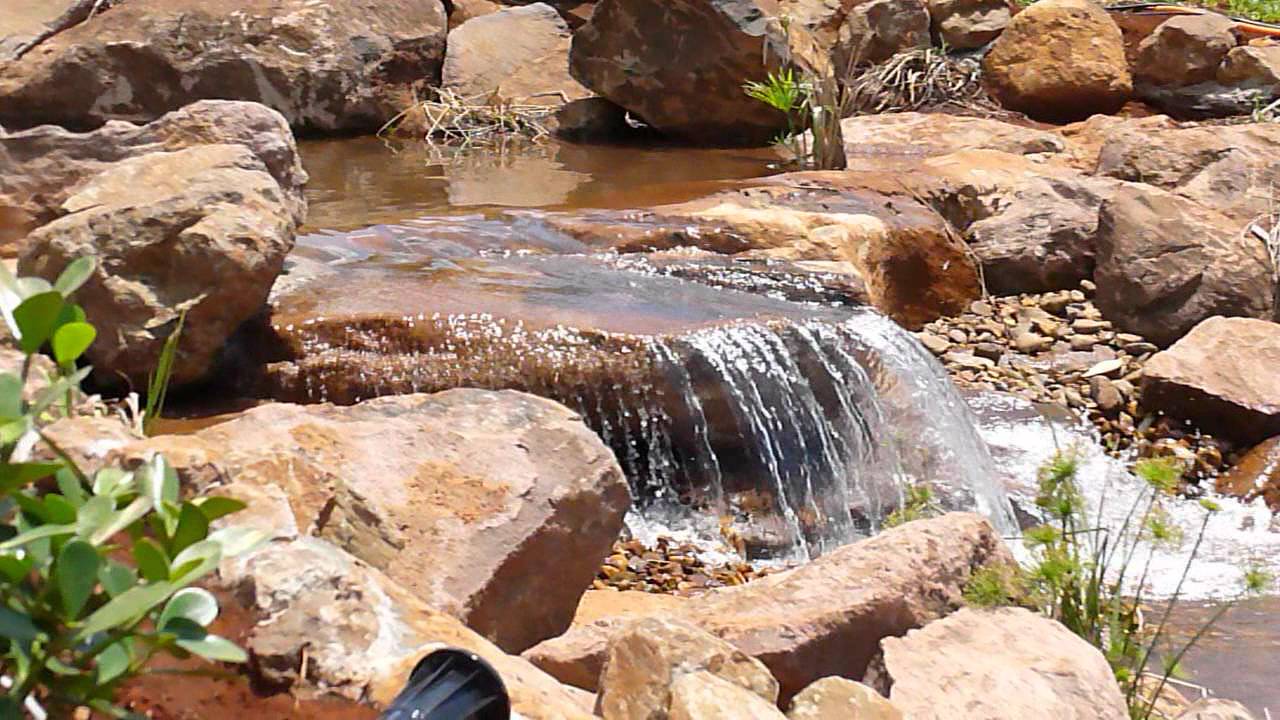 Cascata e corredeira de pedras naturais (parte 2) youtube Cascata em lago ornamental