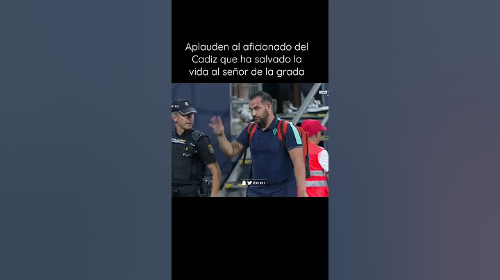 Aficionado del Cádiz salva la vida a un seguidor y el público le aplaude #fcbarcelona #laliga #cadiz