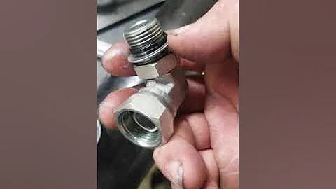 Replacing SAE 8 hydraulic Fitting.