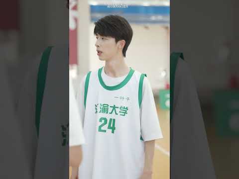 爱的抛物线（27）：小五赶到现场，却发现球鞋不翼而飞#魔女月野#短剧#情感#校园#反转#搞笑