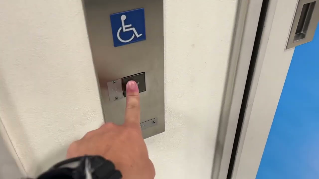 【ﾃﾗｽﾜﾝﾀﾞｰ】イオンモール伊丹のエレベーター/AEON MALL Itami Elevator