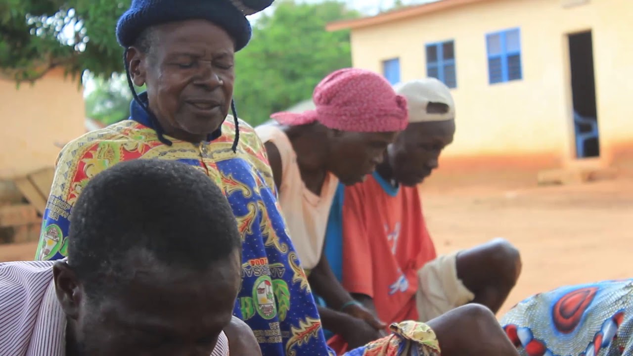 Cérémonie de sortie d'enfant en pays adja (Djakotomey)