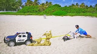 Police Officer Senya and Dad play on the Beach and save the Typewriter from the Sand!
