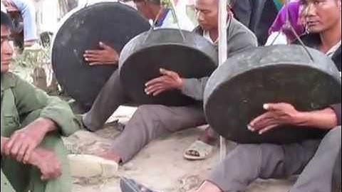 Cồng chiêng Tây Nguyên - Lể bỏ mả của người Tây nguyên