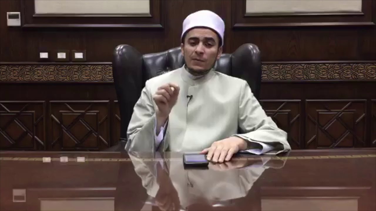 تشهدت في الركعة الأولى سهوا، فهل أتشهد للثانية، أم أكمل صلاتي بغير تشهد أوسط؟