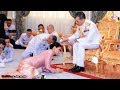عروس ملـك تايلاند تزحف امامه في زفافها !! - ملك تايلاند الجديد مختل أم منحرف أخلاقيًا ؟