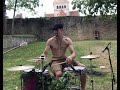 Un jour un groove ! Felipé qui passe, au chateau du baron Martin de Gray !