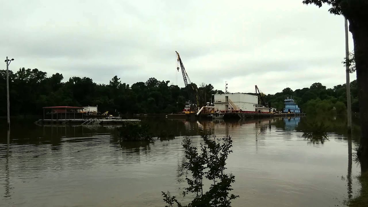 Ouachita River Flood waters at Camden Arkansas May 20, 2015 YouTube