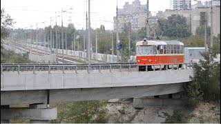видео: Киев.Скоростной трамвай 4 (вид с кабины водителя)/Kiev. High-speed tram 4,view from the driver's cab картинка: Киев.Скоростной трамвай 4 (вид с кабины водителя)/Kiev. High-speed tram 4,view from the driver's cab