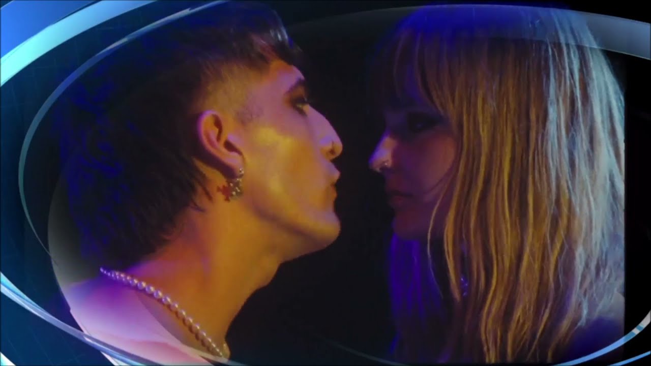 I Wanna Be Your Slave Video Ufficiale