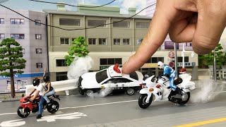 【トミカコマ撮り】スピード違反取締逃走！！白バイ猛追跡！！！パトカークラッシュ！！【働く車】