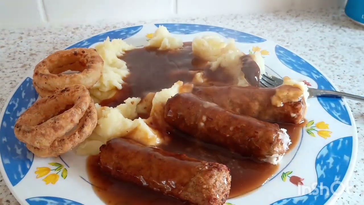 Комплексный обед Nowt Thea: веганские сосиски с розмарином, картофельное пюре, луковые кольца, по...