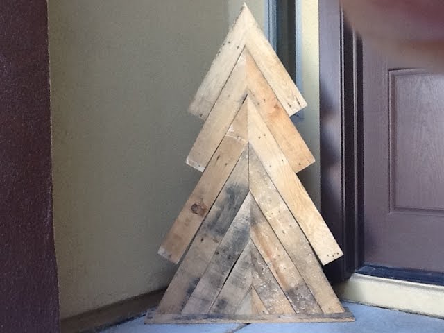 25 Ideas Of How To Make A Wood Pallet Christmas Tree DIY Pallet